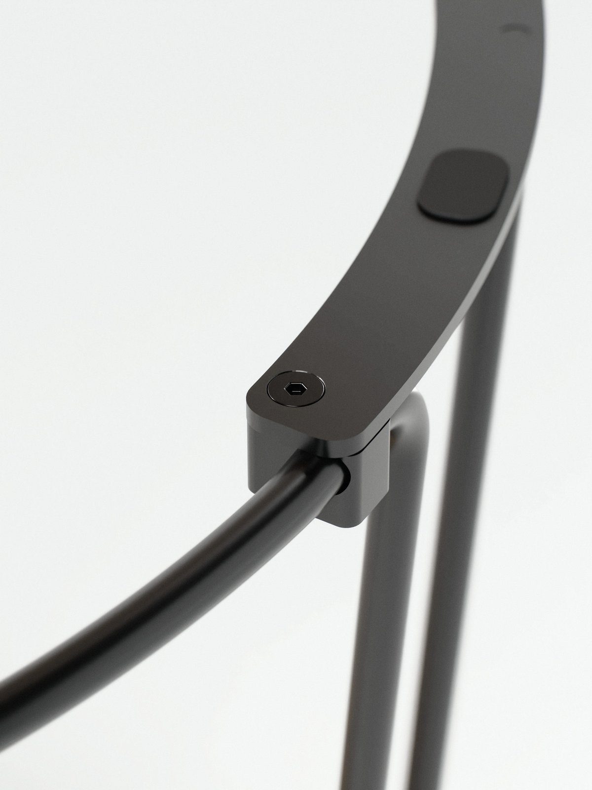 Close-up of the curved top plate over the wire hoop, one hex screw into a saddle below
